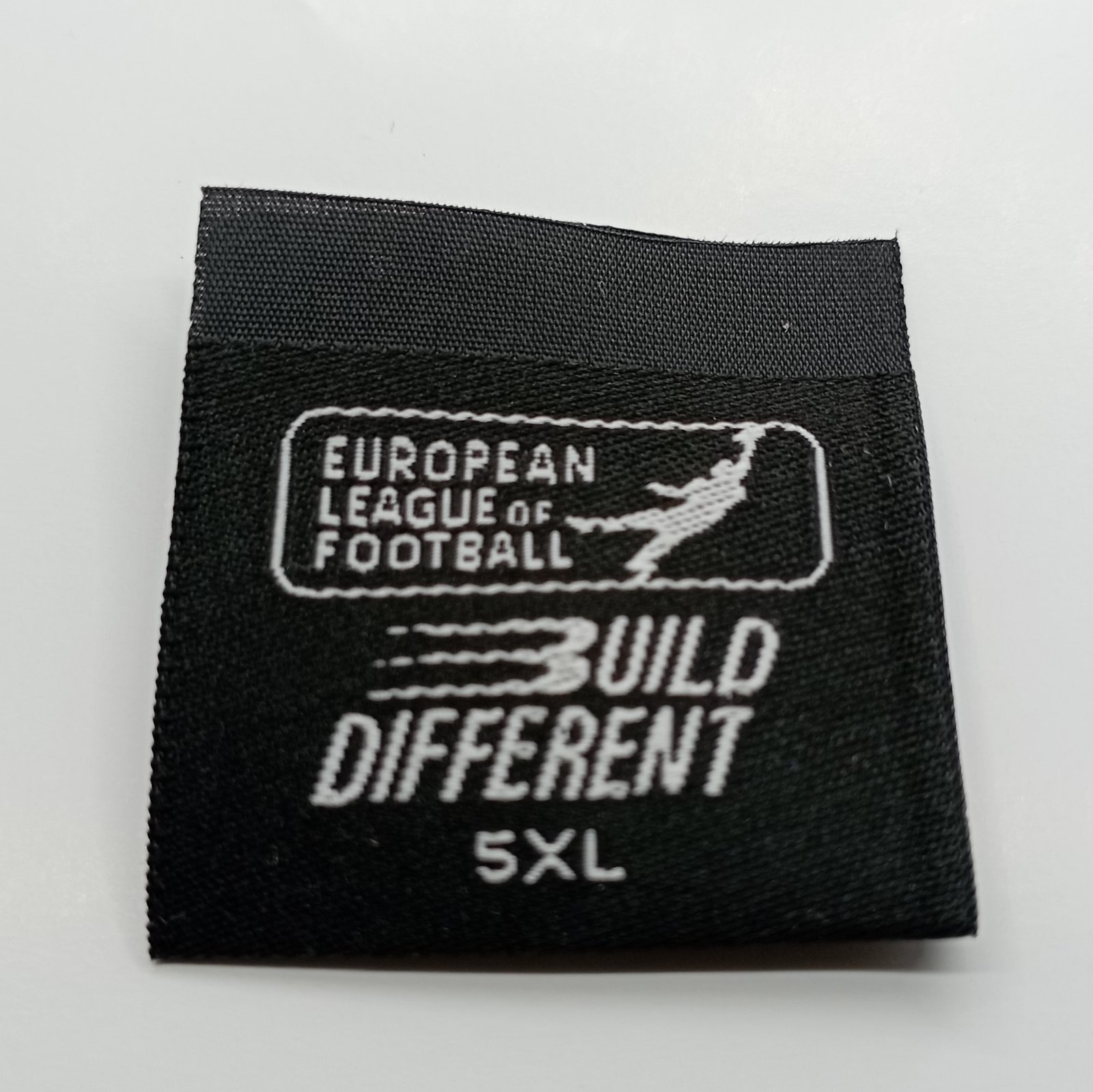 Fabricant d’étiquettes vêtements personnalisées – Tissées, carton, satin & plus – Image 4