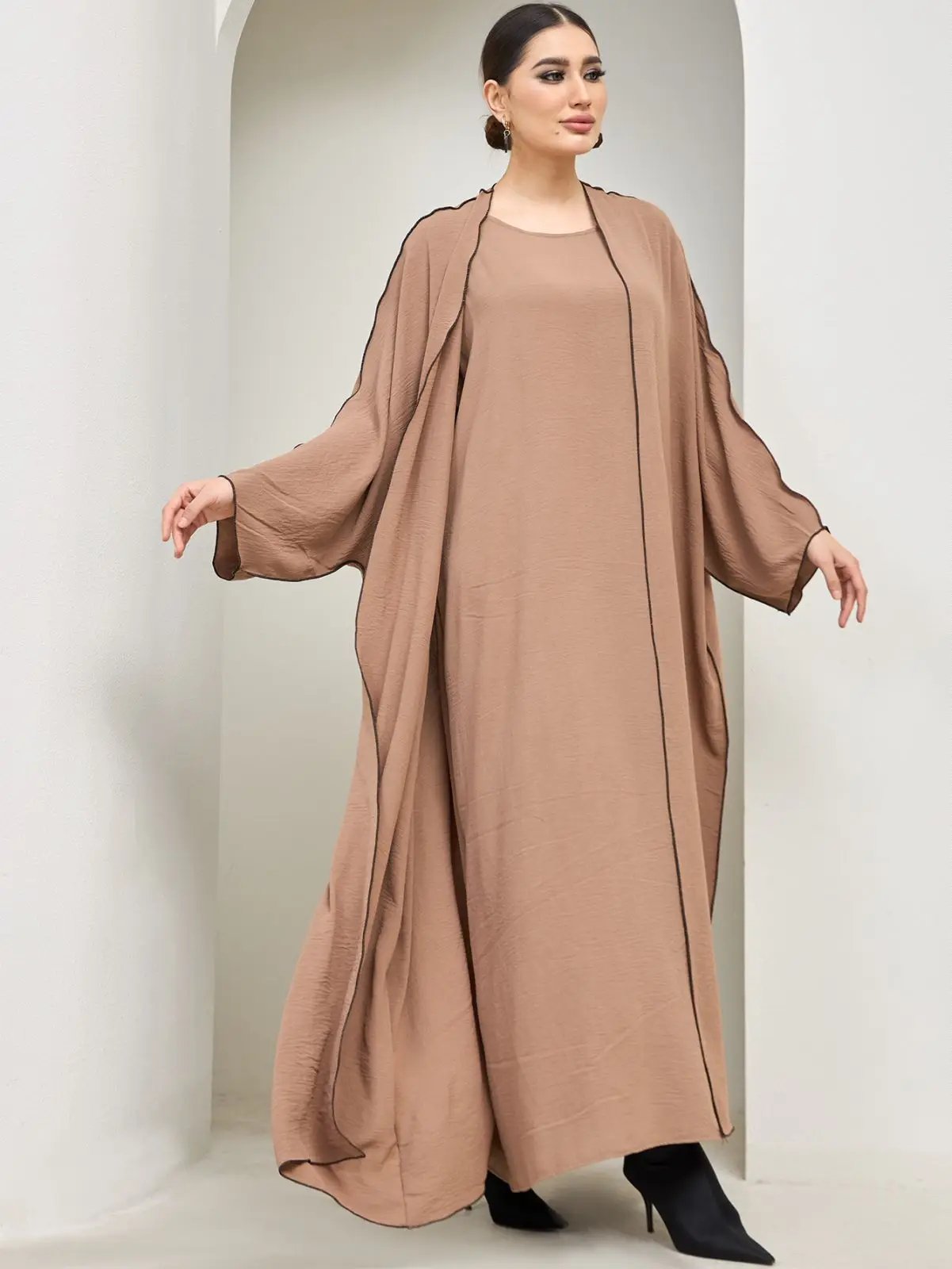 Abaya Chic à Bordure Contrastée – Taille Unique – Grossiste Turquie & Sourcing Monde